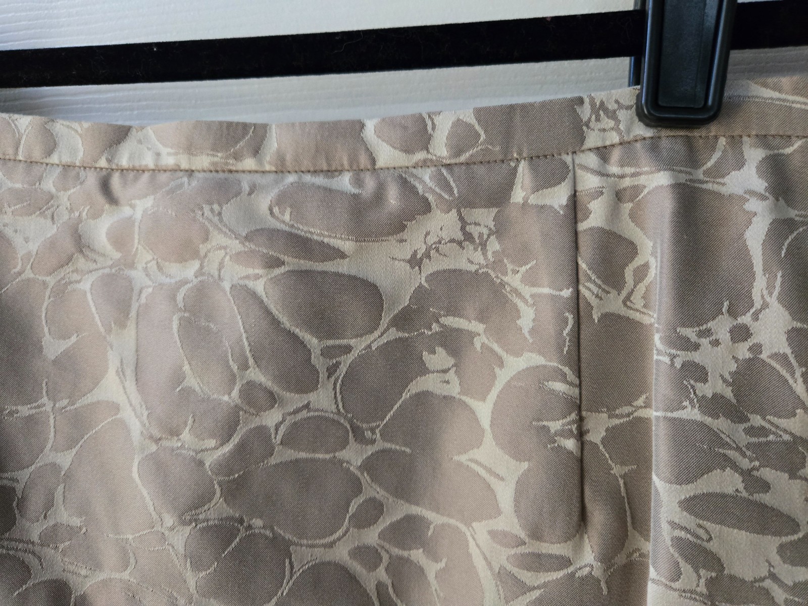 Louis Feraud Skirt: Silk Blended Fabric With Beige Floral Design Size 8