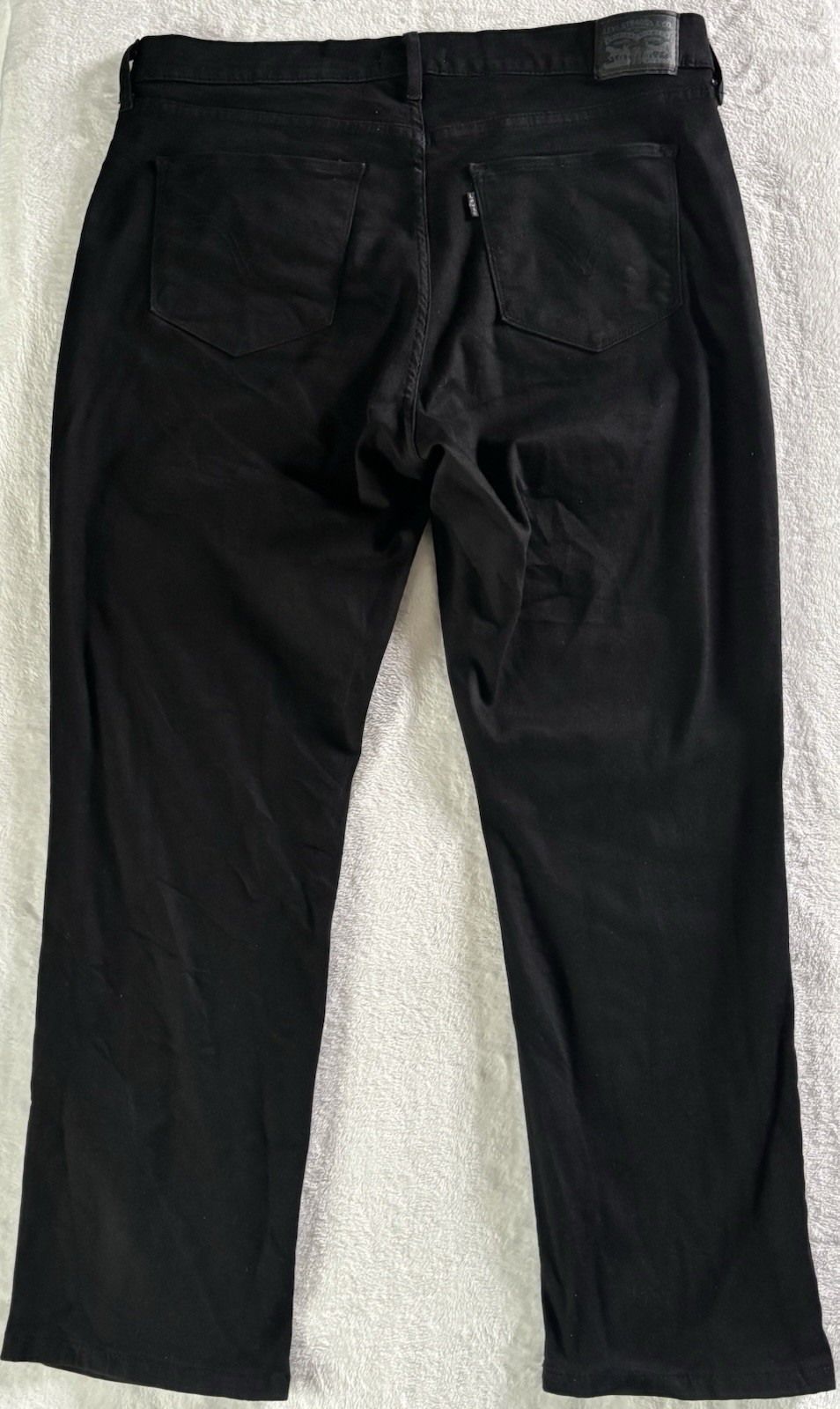 Levi’s Women’s Size 32×28 SZ 14 Short Classic Straight Jeans Pants, Soft Black