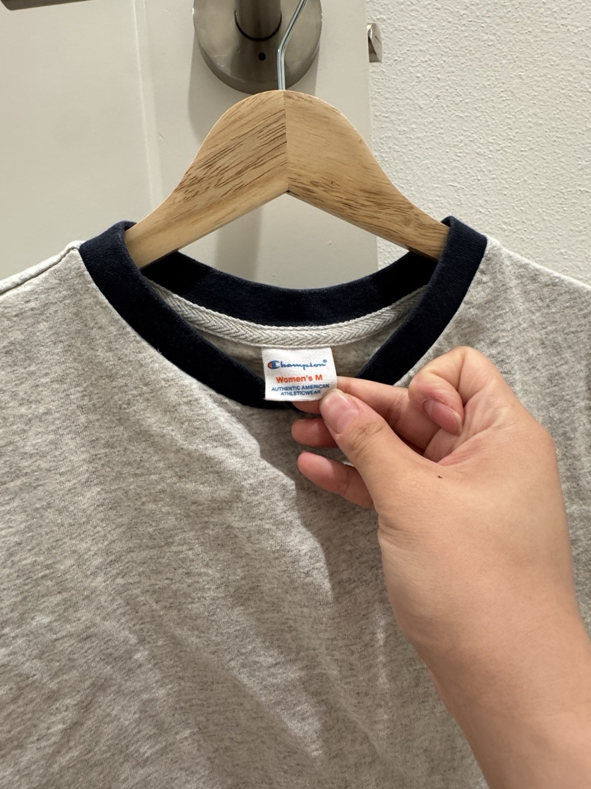 Champion grey heart logo tee Size M – Pre-Owned