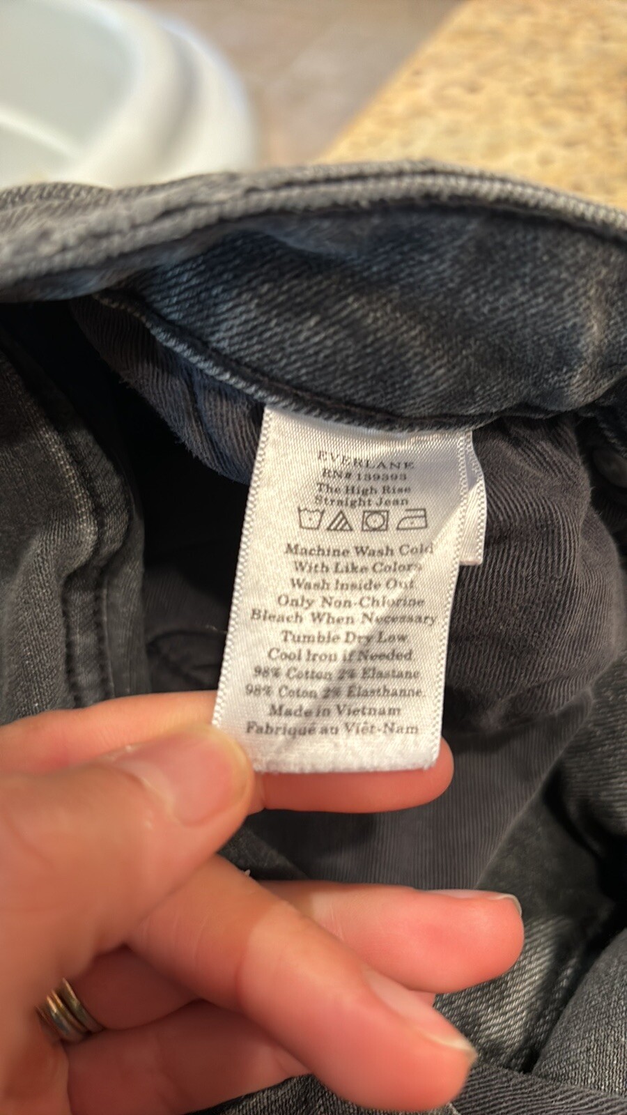 Everlane jeans women. Size 6. Waist Laid Flat 25 Inches. Rise 10.5. Inseam 27.5