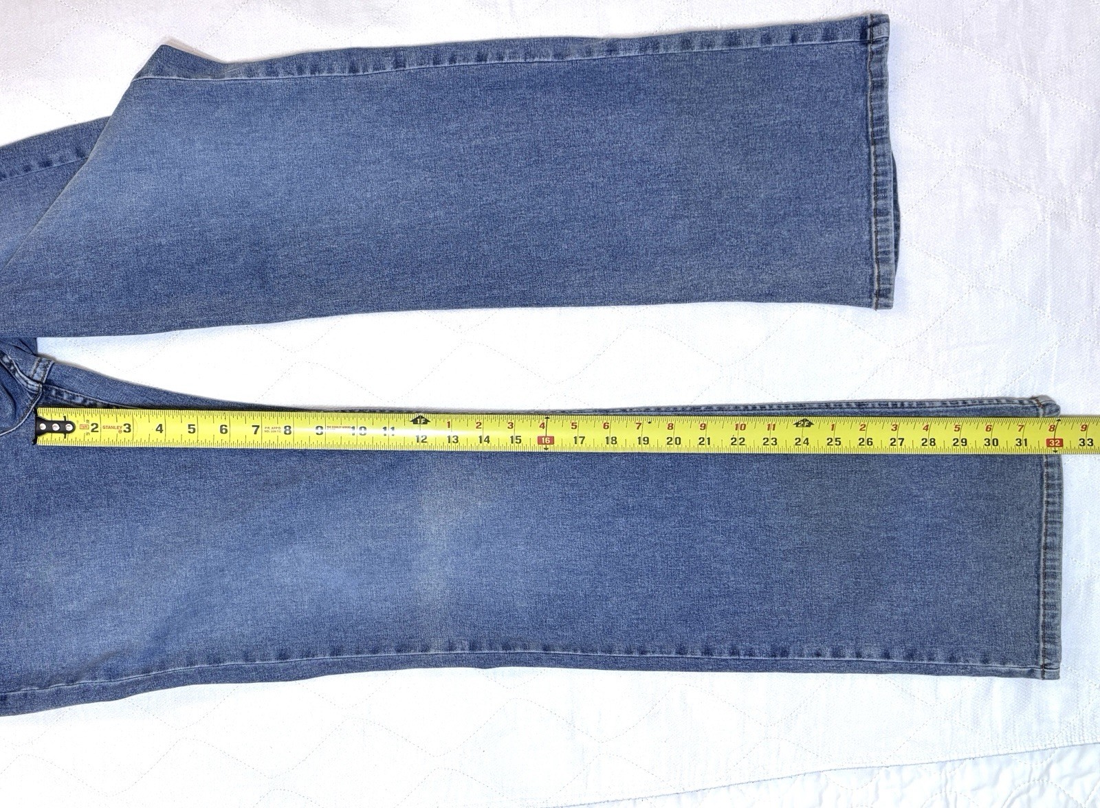 DKNY Women’s 10R So-Low-Lita Light Wash Jeans 15″ Dia Waist 32″ Inseam 9″+ Rise