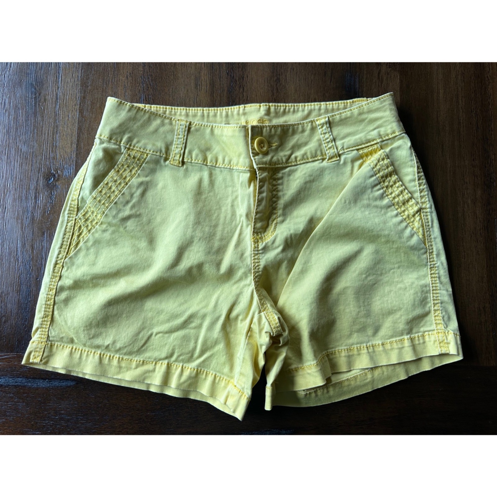 Maurice’s Chino Shorts Womens 10 Yellow Stretch Cotton 4 Inch Inseam Casual