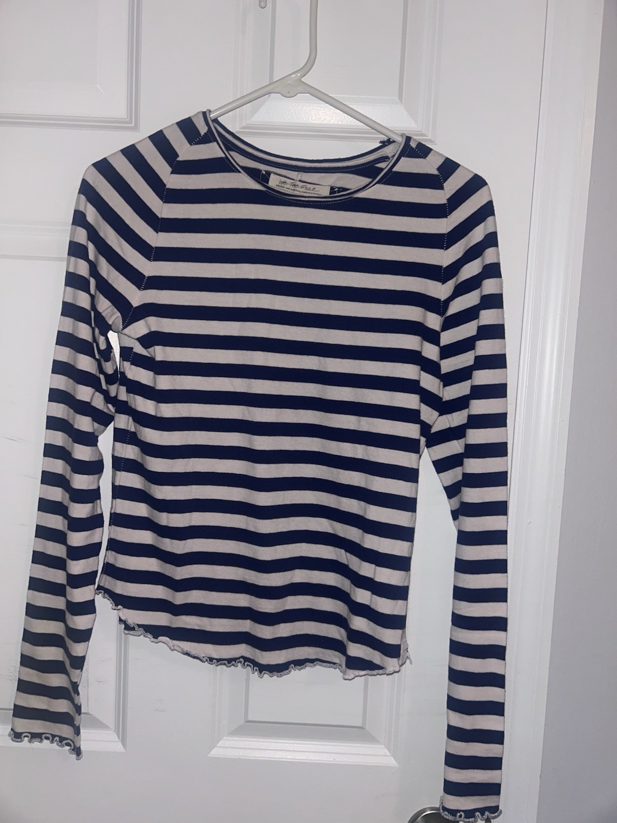 We The Free Women’s M Blue/White Striped Knit Long Sleeve Crew Neck Top