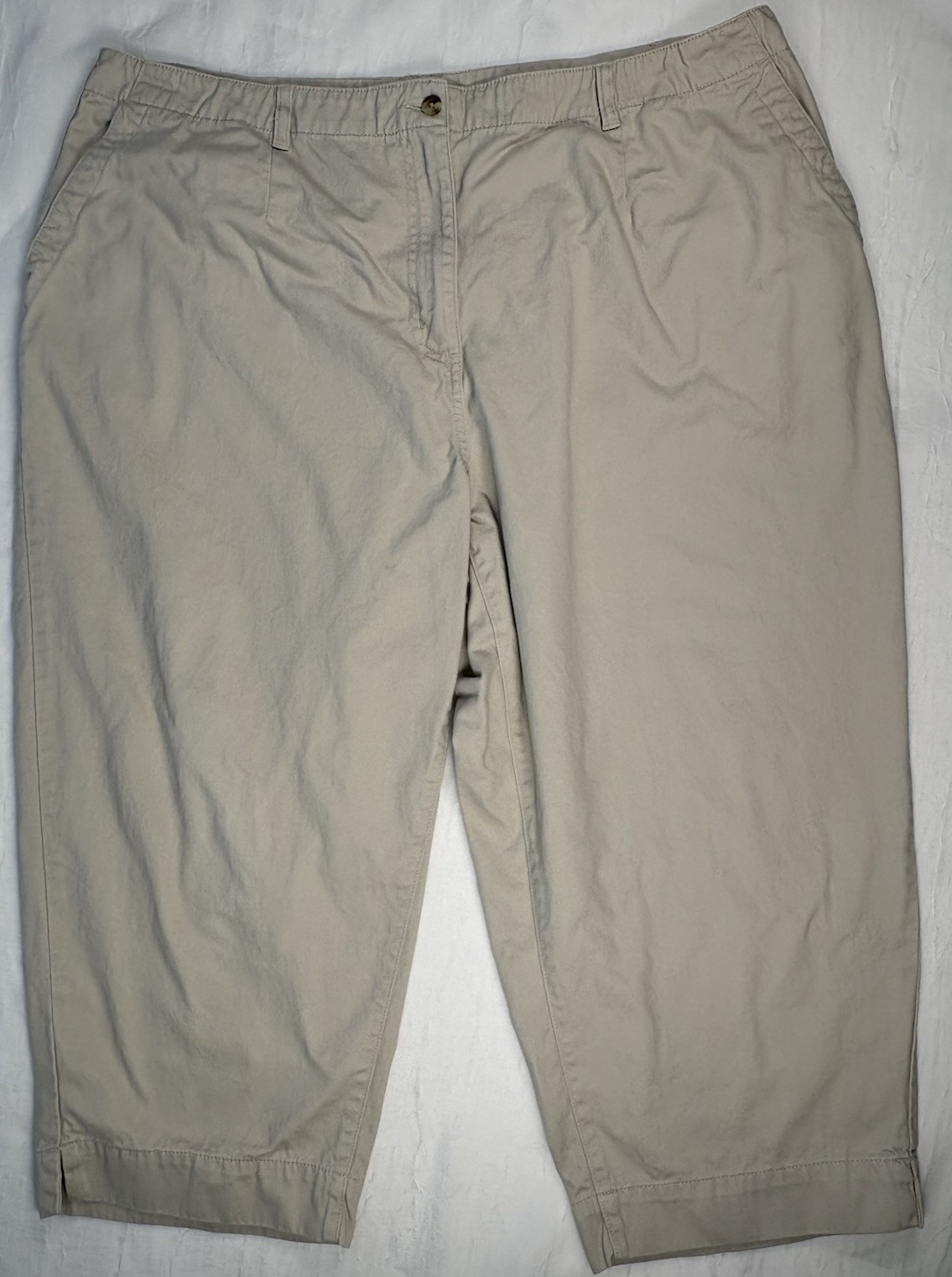 L.L. Bean Women’s Pants Beige Capri 100% Cotton Outdoor Hiking Walking 22 Petite