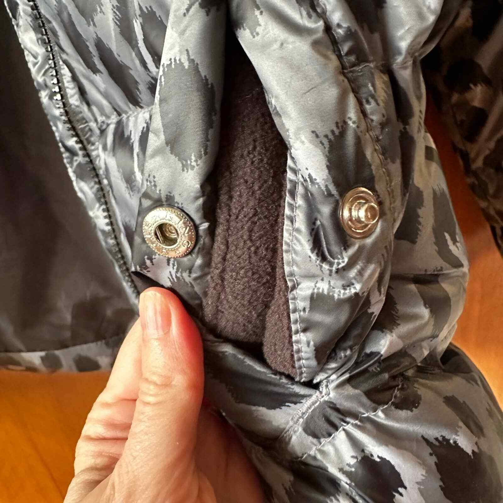 Old Navy Frost-Free leopard print puffer jacket Medium