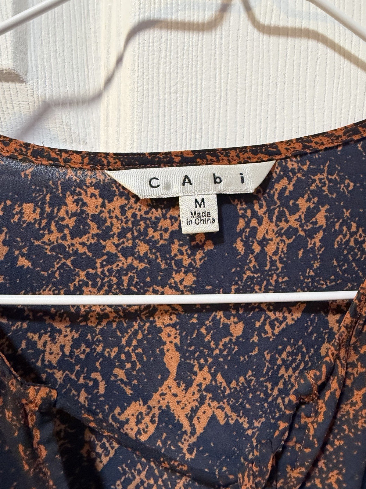 CAbi Women’s M Blue orange Animal Print V-Neck Long Sleeve Pullover Blouse