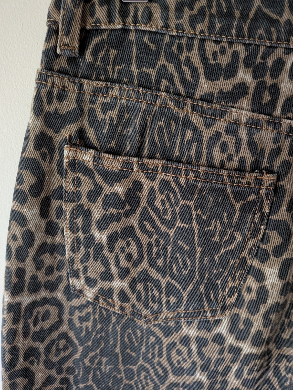 Womens Jeans BNWT Leopard Print Size 6 Petite Relaxed Fit High Waist New