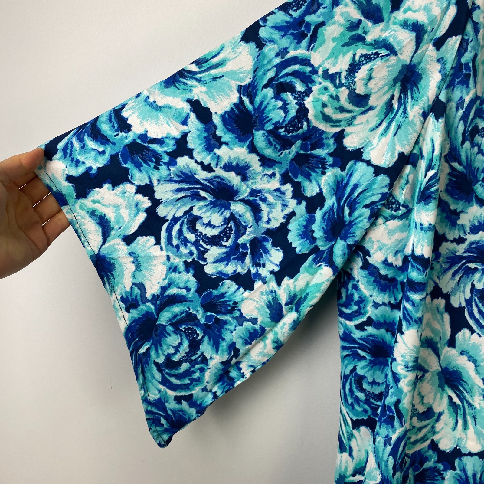 Catherines V-Neck Angel Sleeve Blouse Size 1X Blue Floral Print