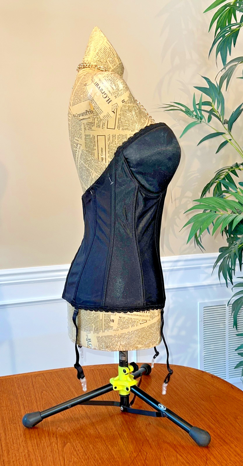 Maison Va Bien Fine Corseterie, Smooth Satin Hourglass Bustier W/Garters, Sz 34D
