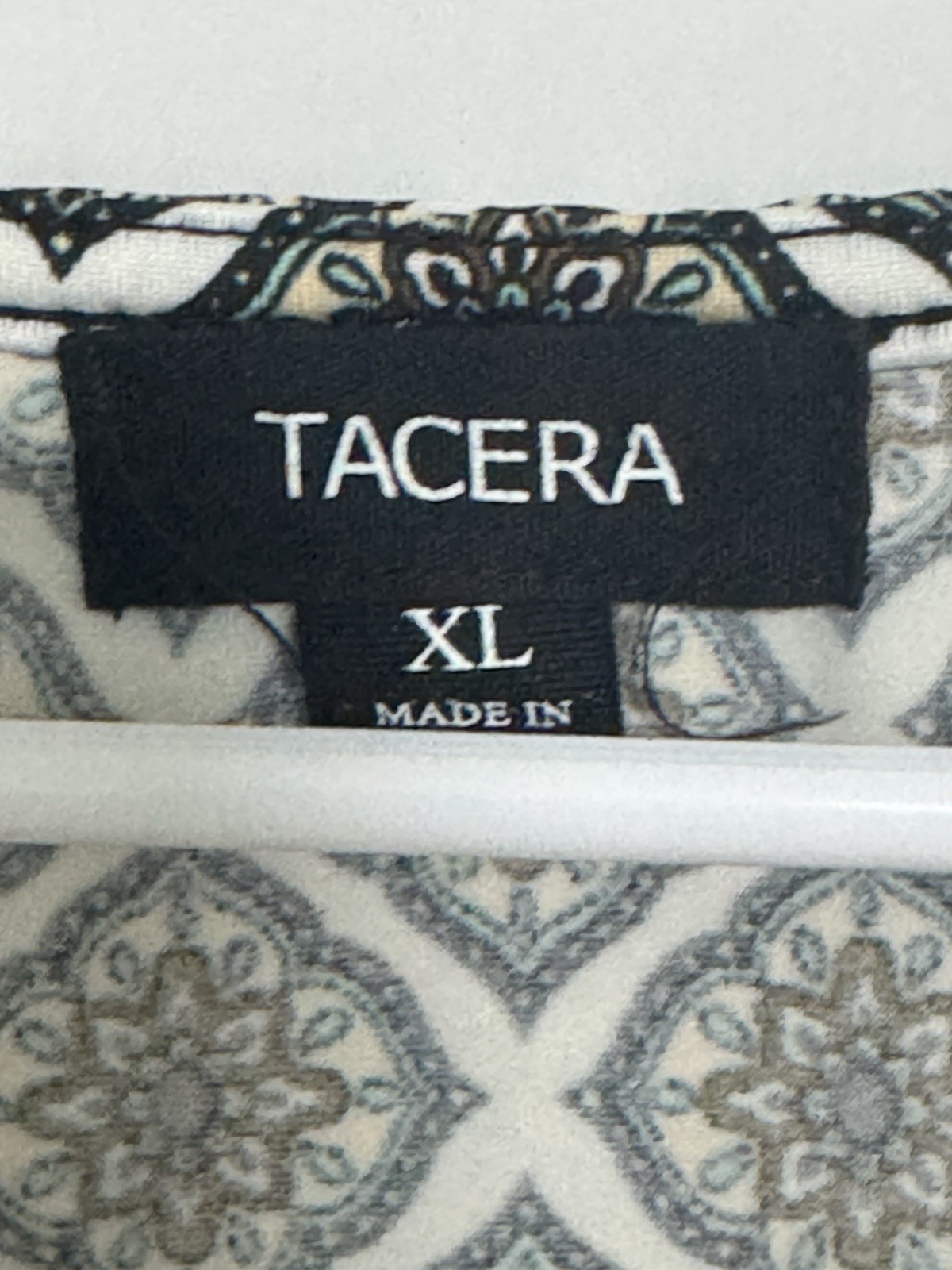 Tacera Woman’s Pullover Blouse/Top, Size XL Multicolor
