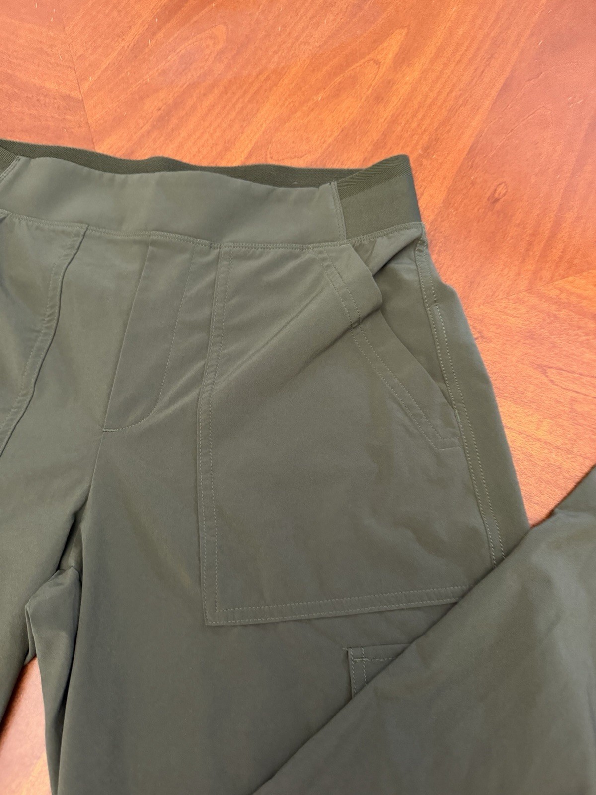 Athleta Olive Green Cargo Pants Women’s Size 6 Wide Leg Hiking Utility Pockets