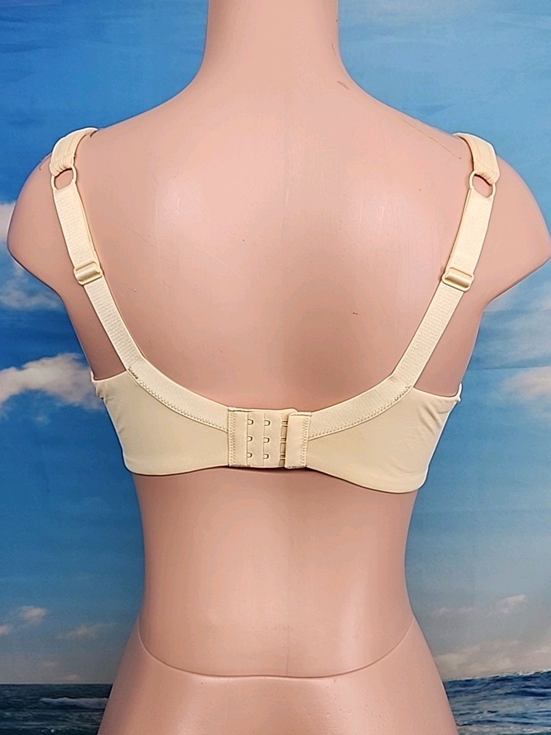 UNDEROUTFIT Ultimate Coverage Bra Underwire, Adjustable Straps, 38D Sand NWT