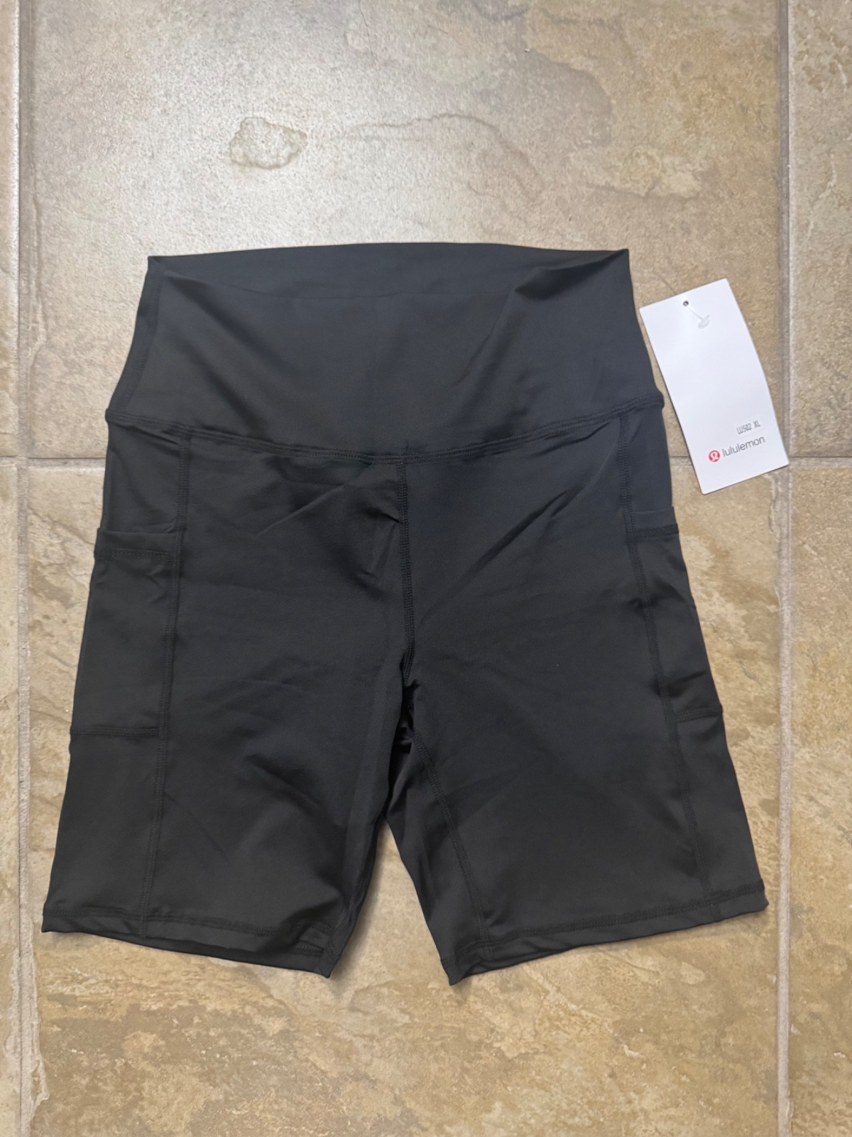 LULULEMON SHORTS WITH SIDE POCKETS WOMENS SIZE XL