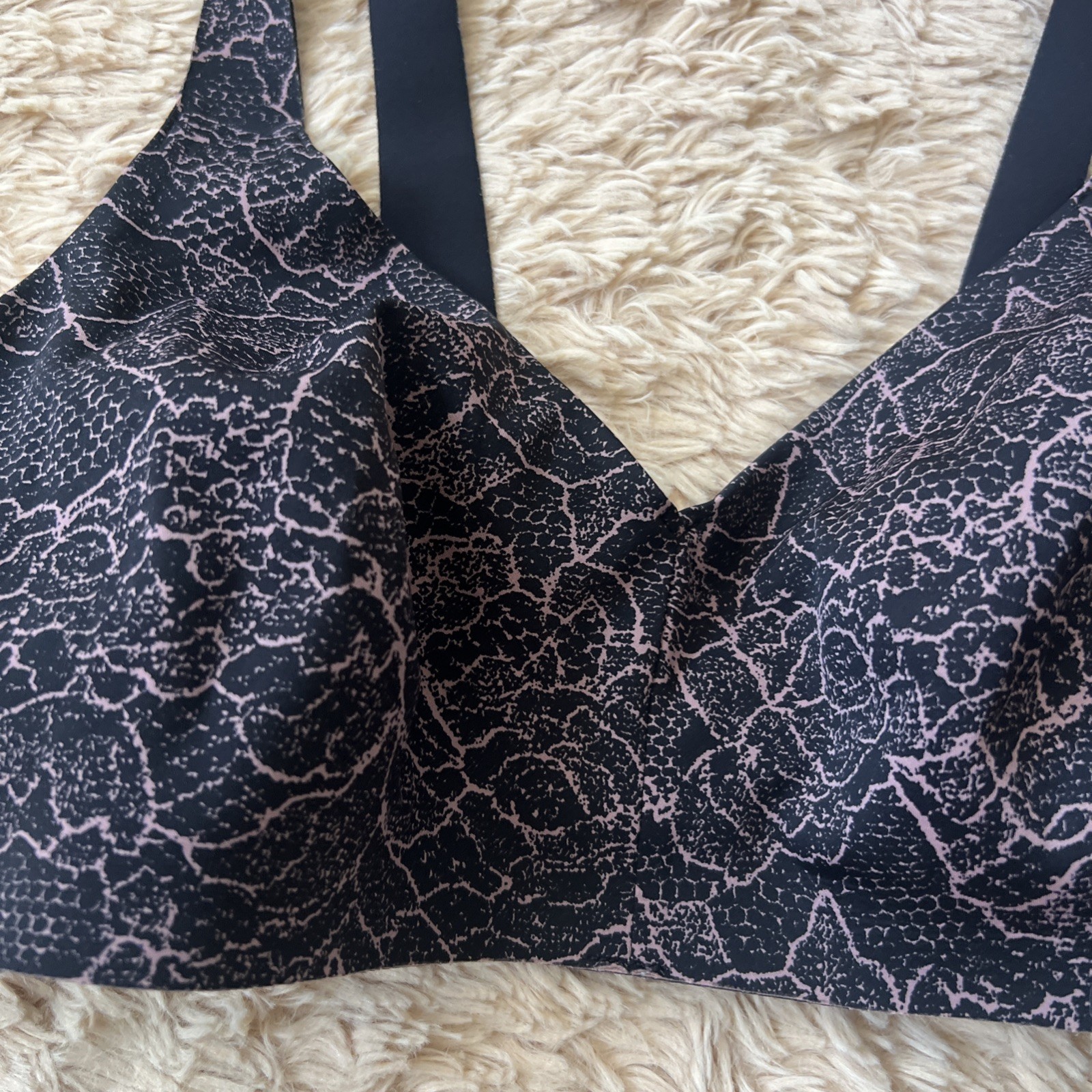 Lululemon Black & Pink Floral Sports Bra With Hook Closure Women’s Size 34C