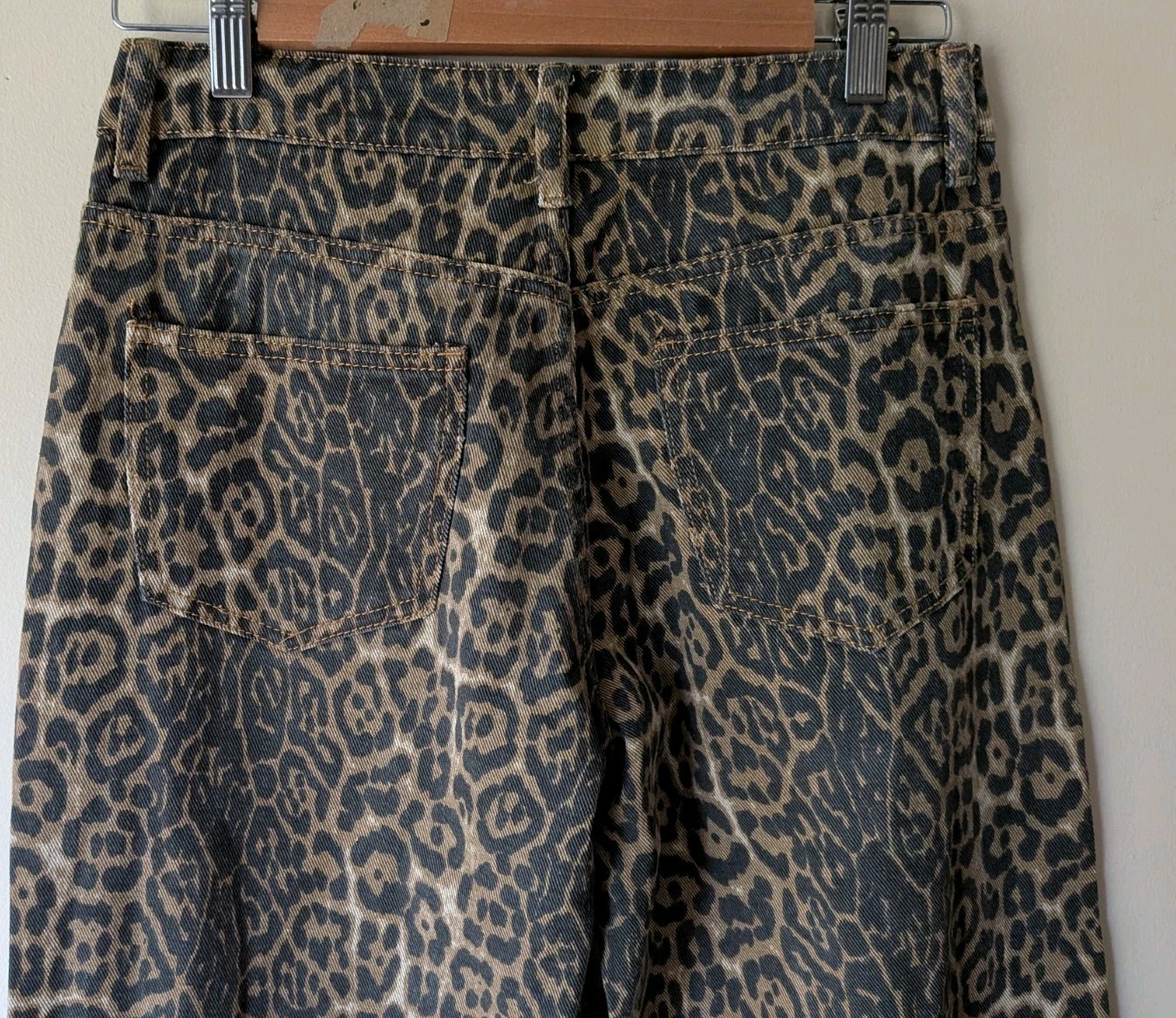 Womens Jeans BNWT Leopard Print Size 6 Petite Relaxed Fit High Waist New