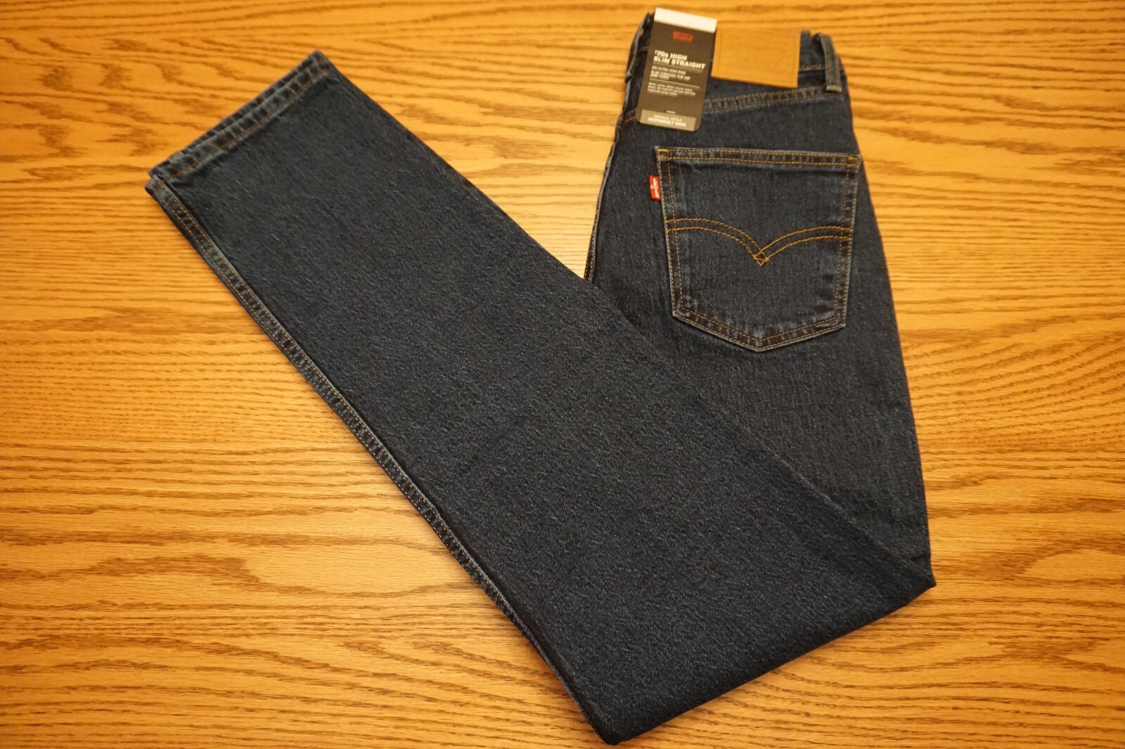 NWT WOMEN’S LEVI JEANS Multiple Sizes ’70s High Slim Straight Premium $108