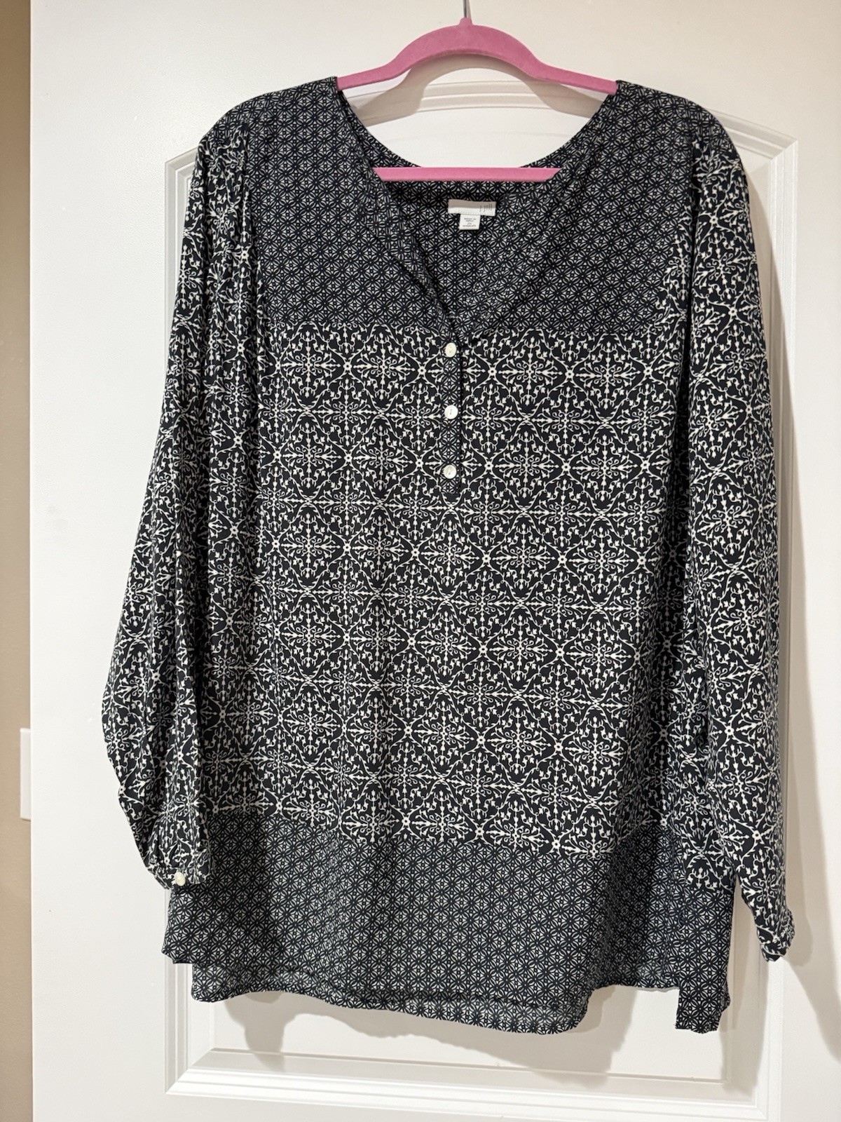 J. Jill Women’s Plus 2X Black/White Geometric V-Neck Button Long Sleeve Blouse