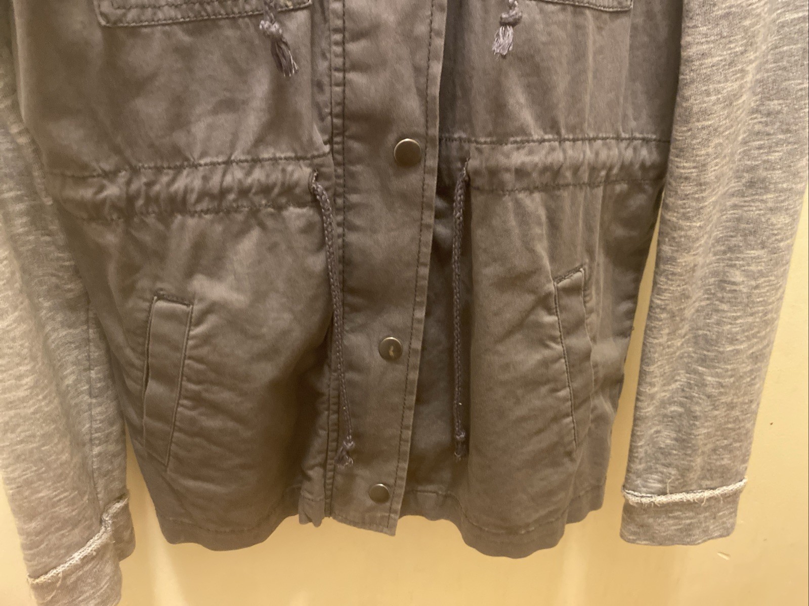 Mudd Women’s Gray Hooded Jacket Drawstring Waist Snap Buttons Pockets Size L