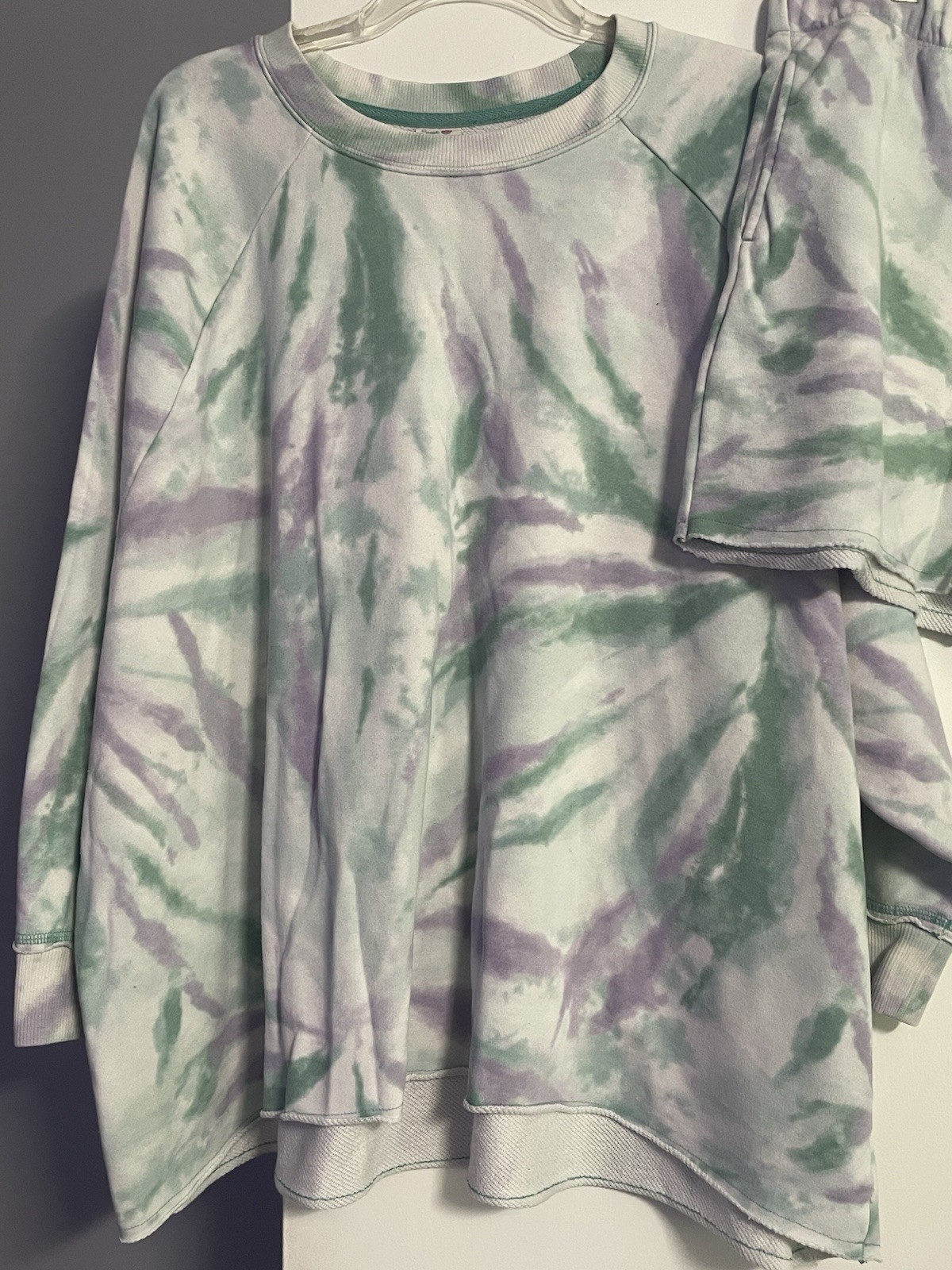 2pc Set Secret Treasures Women’s Sleepwear Casual Tie Dye Sweatshirt Shorts XL