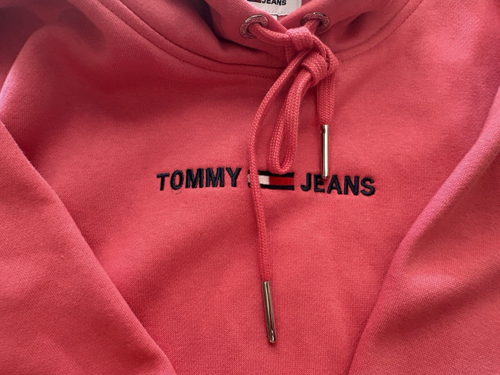 Woman’s Size M Pink Tommy Hilfiger Long Sleeve Hoddie Sweatshirt with Pockets