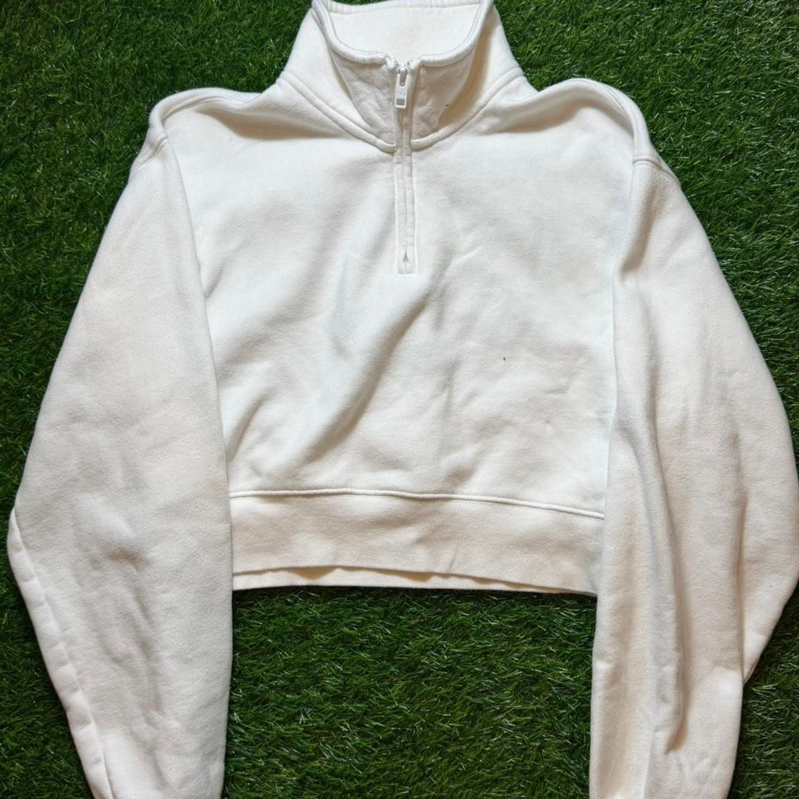 Aritzia white cropped quarter zip sweatshirt Size S