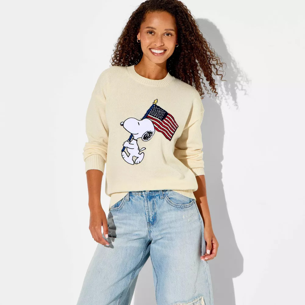 Women Snoopy American Flag Graphic Pullover Sweater – Ivory S