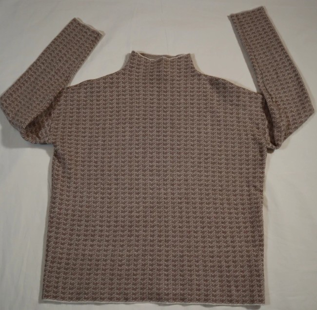 Tahari mock neck sweater size XS tan and white rayon, polyester and nylon EUC