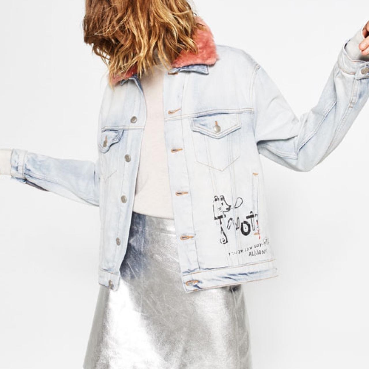 ZARA Women’s Denim Graffiti Jacket Pink Faux Fur Collar NWT – 6045/247