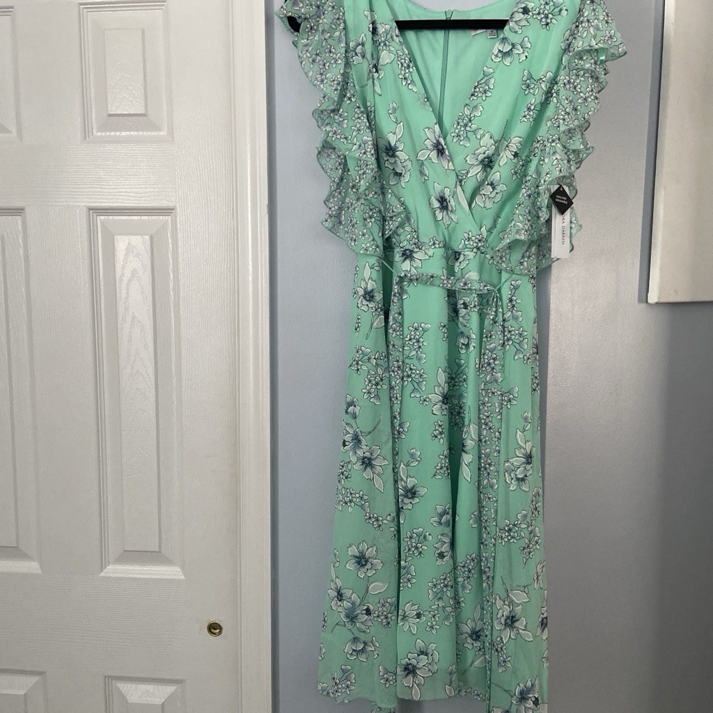 Sandra Darren Women’s Green Floral Fit & Flare V-Neck Flutter Sleeve Midi 10