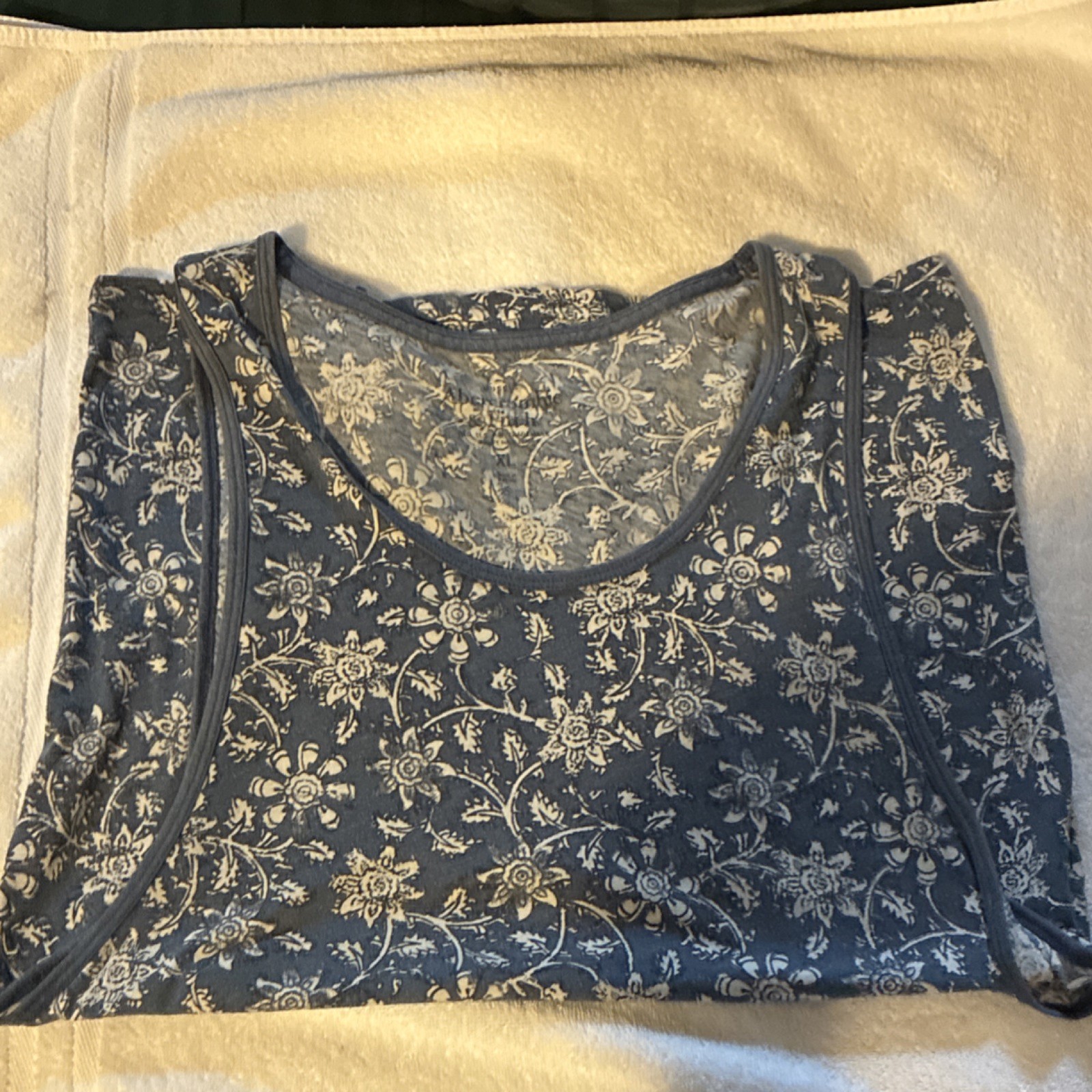 Abercrombie & Fitch Blue/White Floral Knit Scoop Neck Tank Top XL Teens