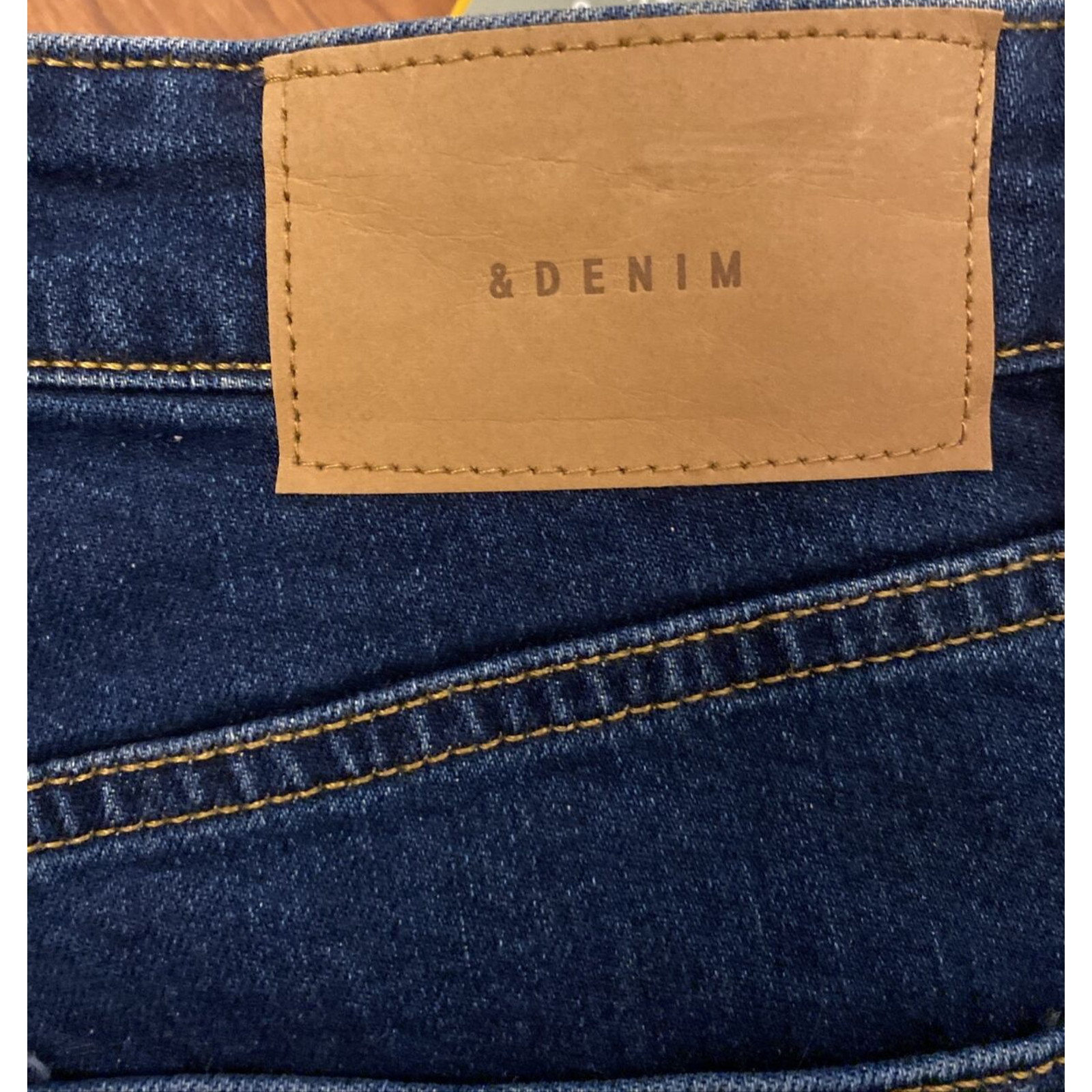 & Denim Sz 6 Mom Ultra High Rise Button Fly Blue Jeans NWT J35
