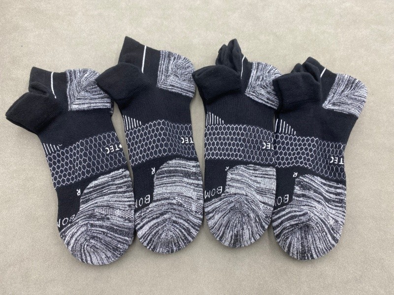 4 Pairs Bombas Size M Black Hex Tec Honeycomb Solid Women’s Running Ankle Socks