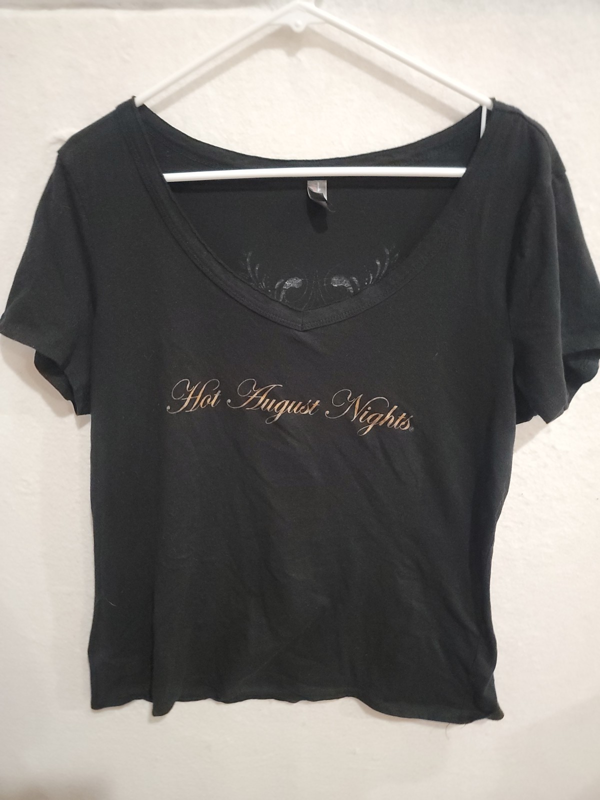 Hot August Nights XL T-Shirt Preowned District Made Rose Wings Graphic Black