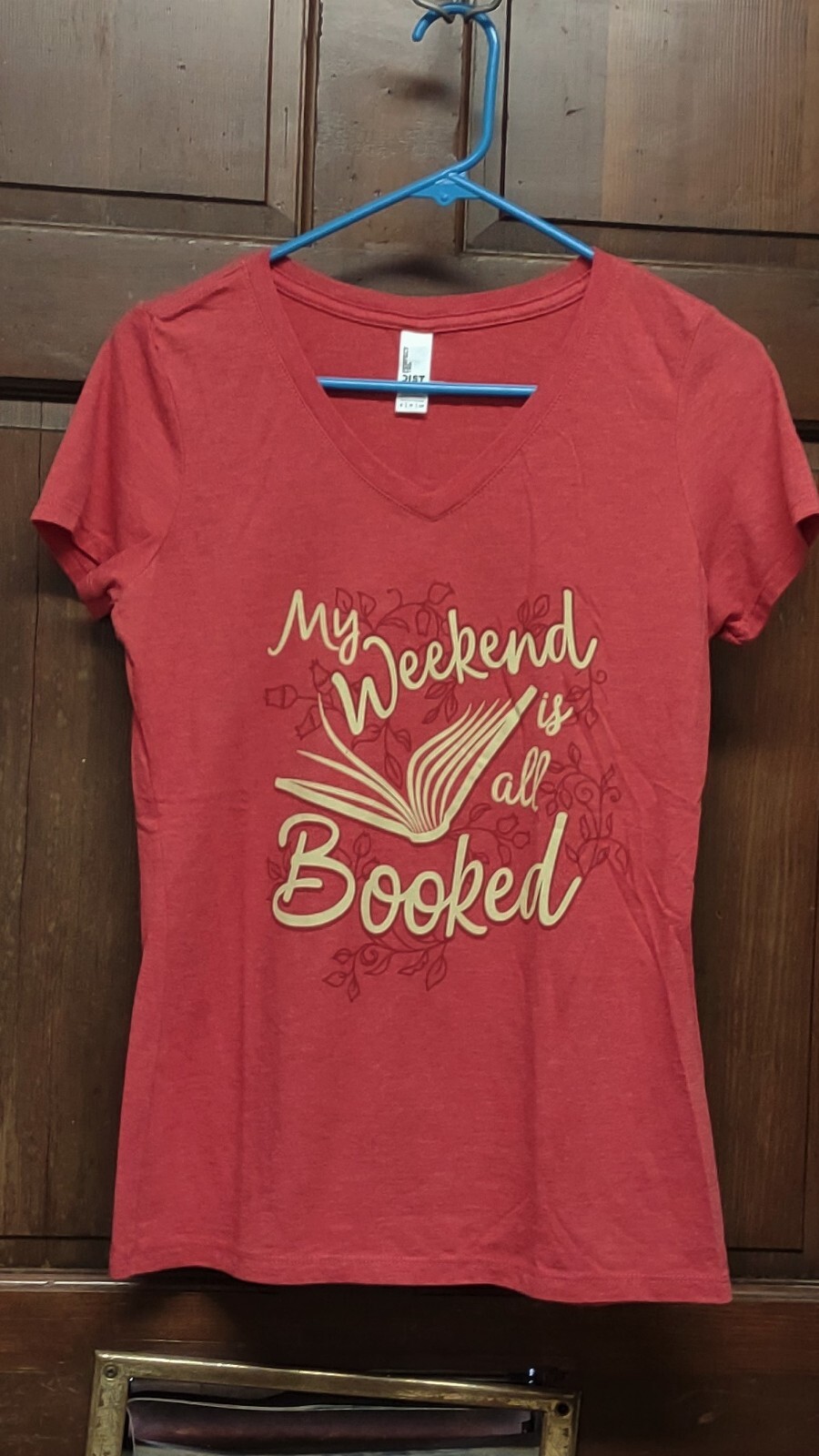 District Perfect Tri Red V-Neck Novelty Tee MY WEEKEND IS ALL BOOKED Womens Sz S