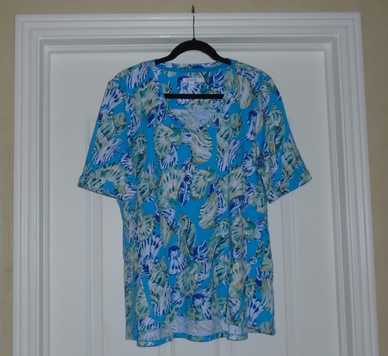 Chico’s SHELL PRINT COTTON TEE Size 3 XL 16 18 Blue Green SS V Basic Top NWT $56