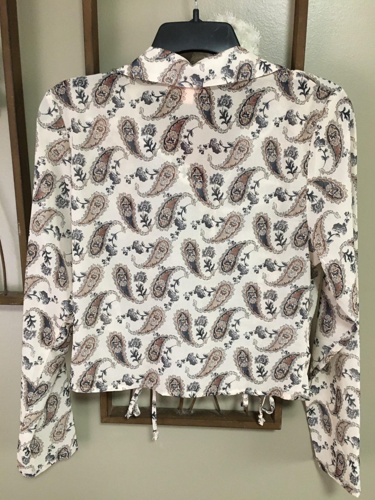Charmed Hearts Paisley Pattern Long Sleeve Button Up Blouse Women’s size Medium