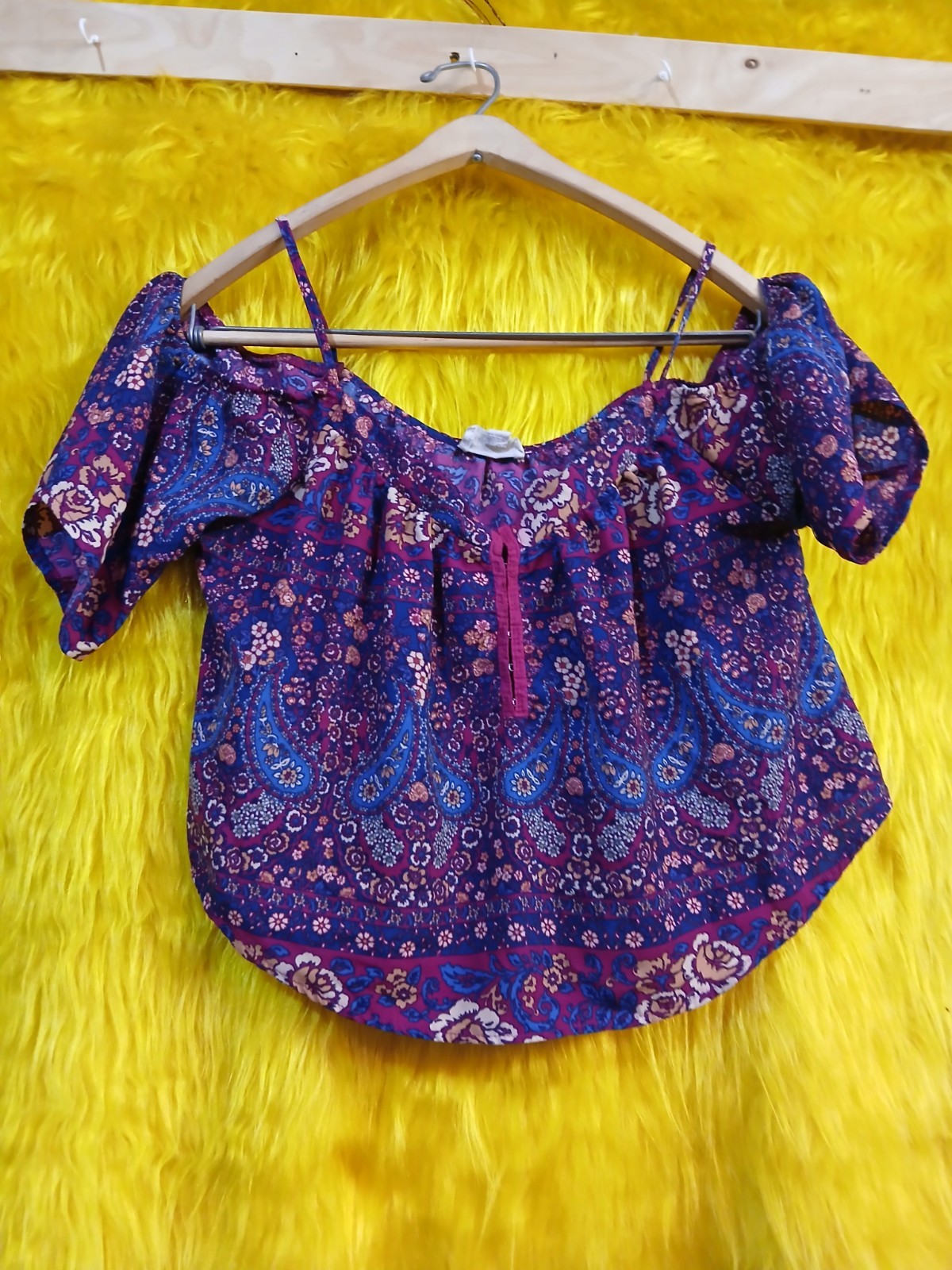 She + Sky Boho Paisley Cold Shoulder Top Size Medium Purple Blue Floral Peasant