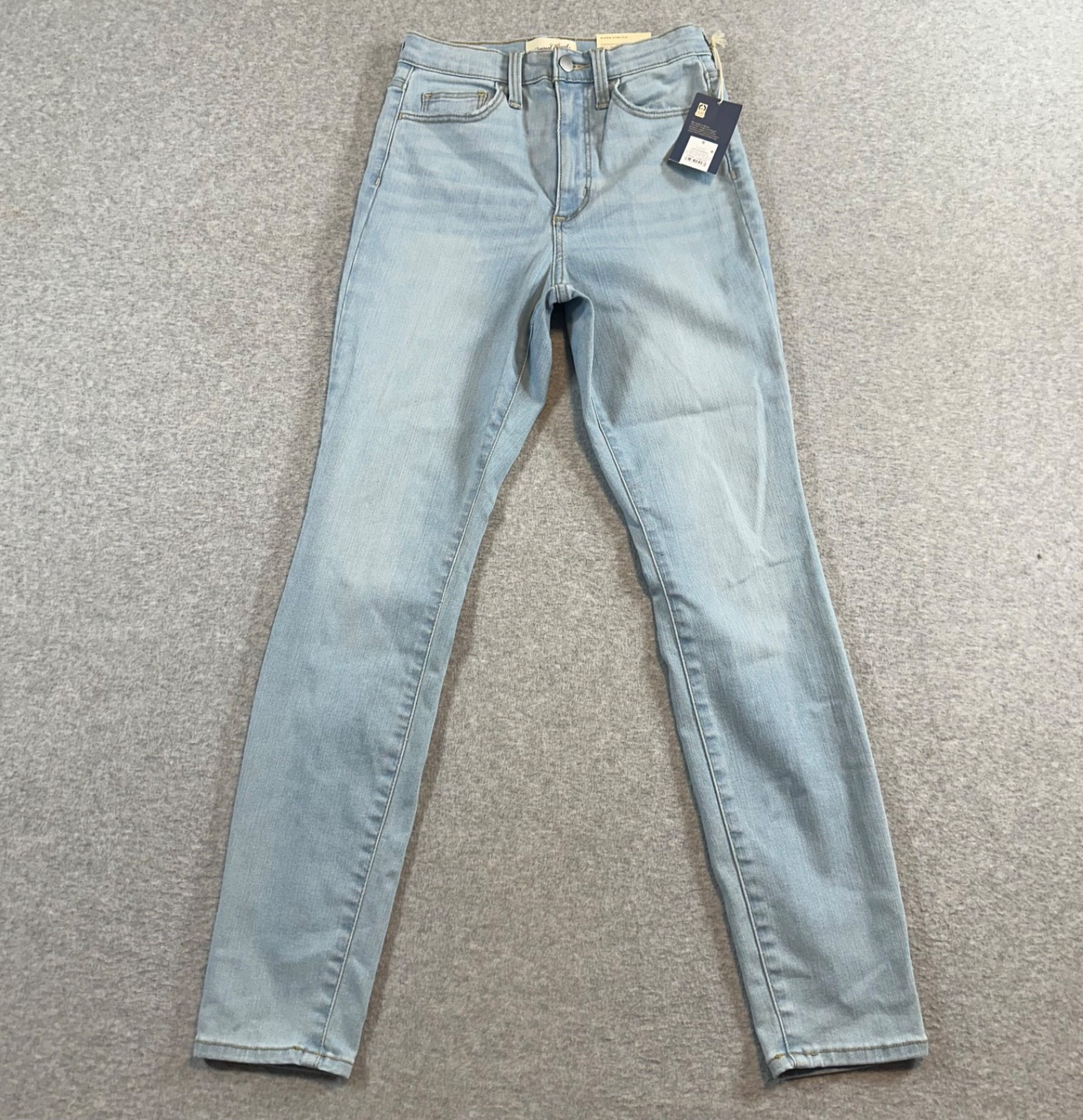 Universal Thread Women’s Size 6 High Rise Skinny Stretch Light Wash Denim NWT