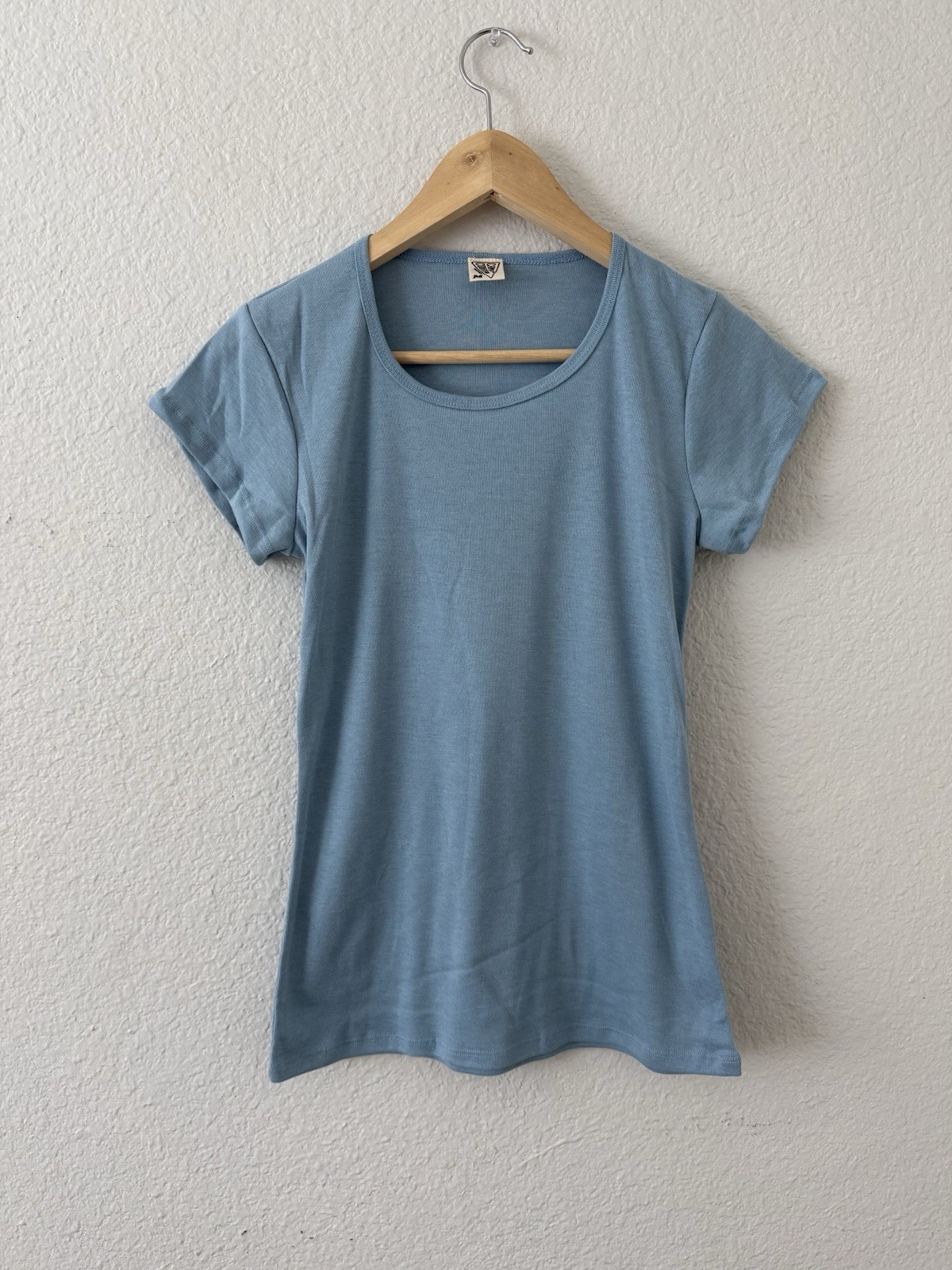 Vintage 70s Style Women’s Baby Tee Tshirt Baby Blue Blank Medium