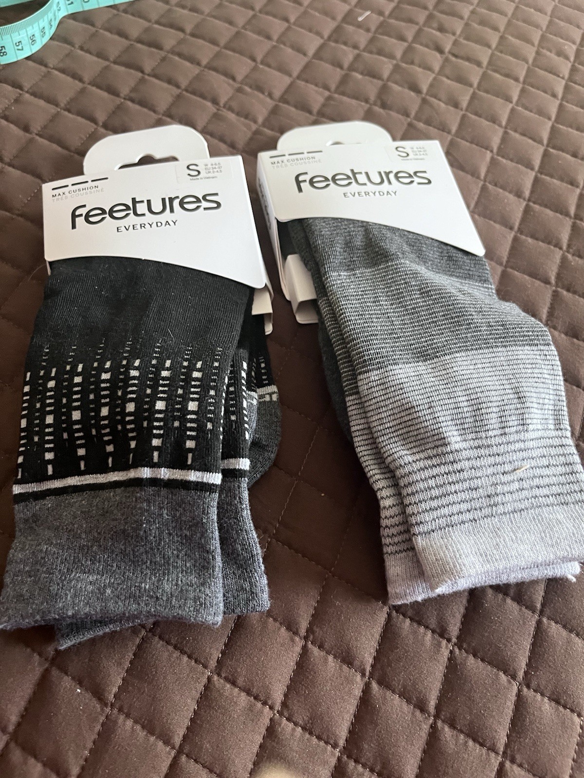 Feetures Everyday Womens Max Cusion Socks- 2 Pairs – Gray/Black – SMALL ~ NEW!