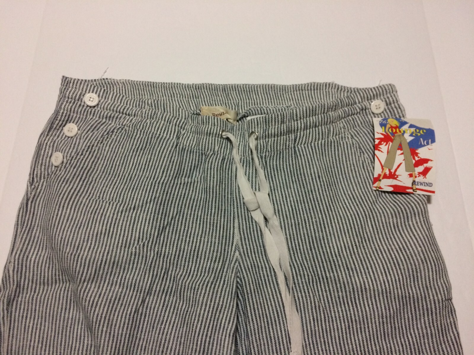 Rewind Shorts For Women L White w/Gray Stripes NWT 55% Linen 45% Rayon