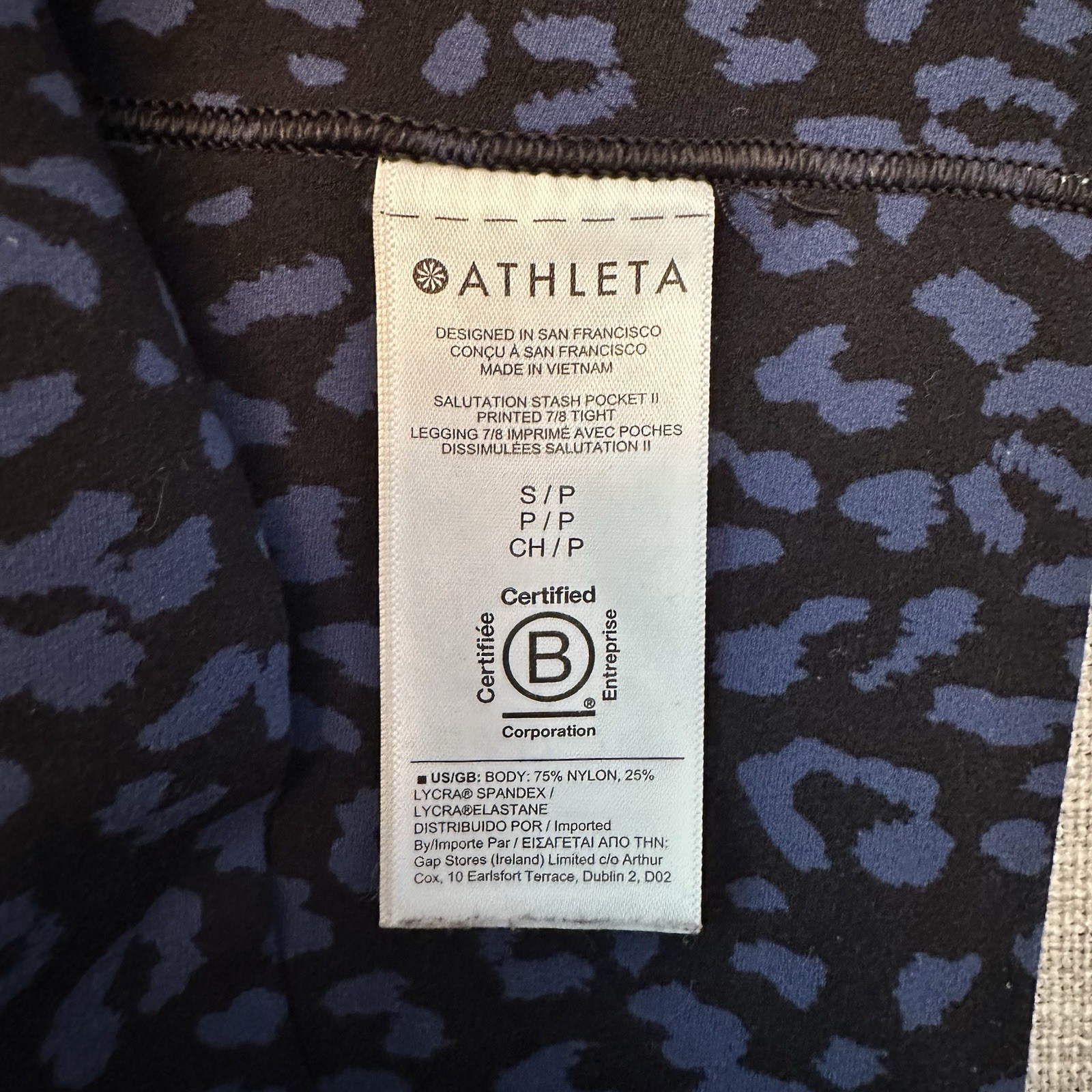Athleta Salutation Stash Pocket II High Rise 7/8 Leopard Leggings Women S