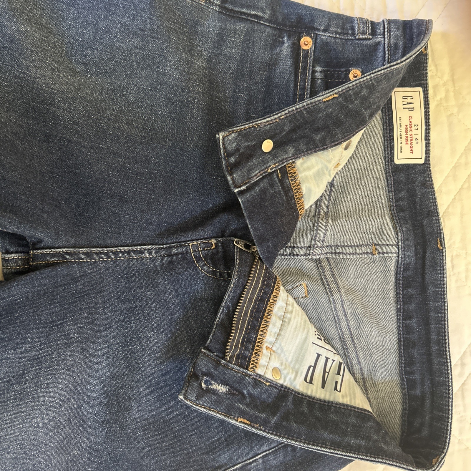 Women’s GAP Classic Straight High Rise Size 4R Jeans 27 in Waist 29.5 in Inseam