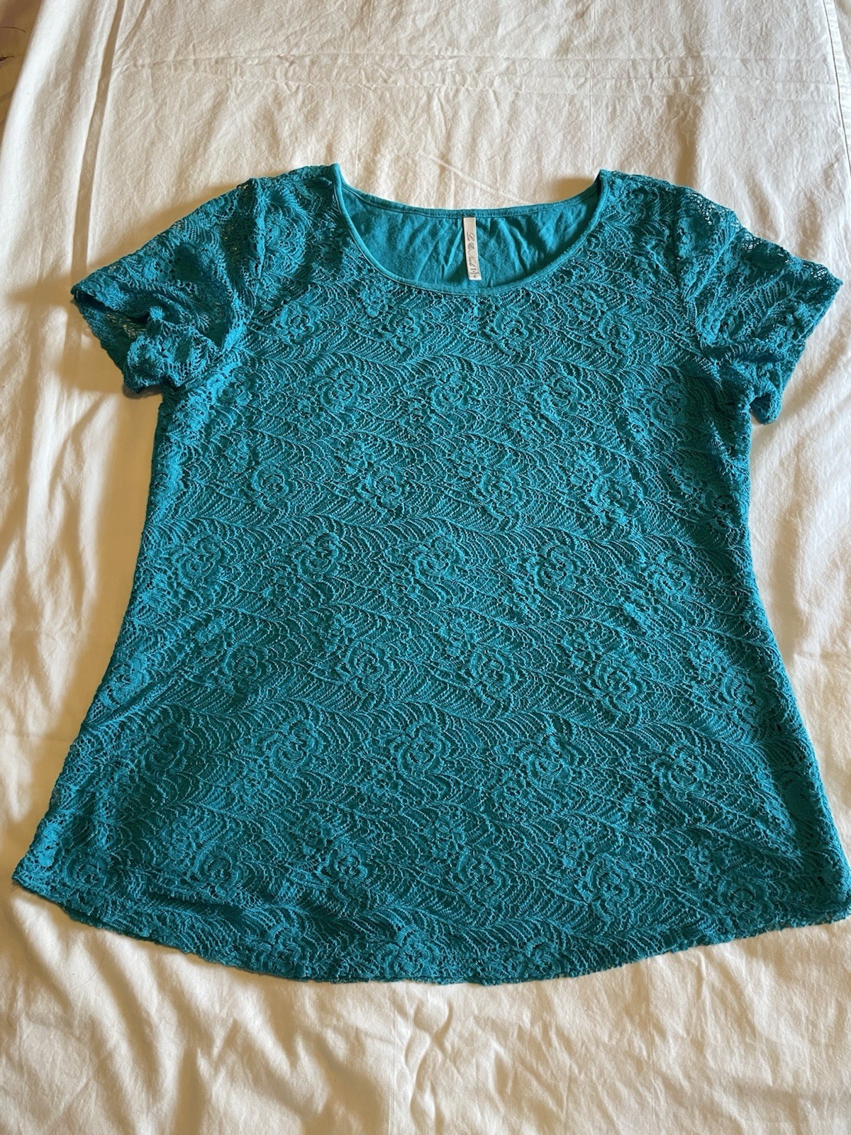 Leo & Nicole Women’s Teal Lace Top Size L Lined Rounded Neck Short Sleeve