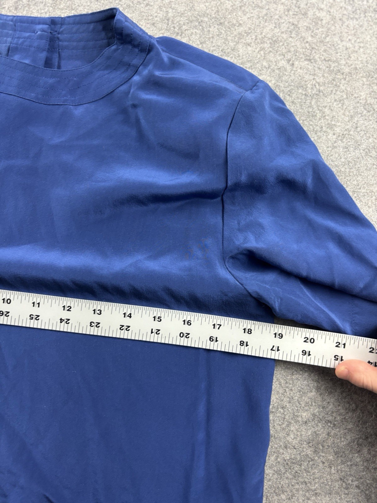 Talbots 100% Silk Blue Blouse Short Sleeve Button Back Womens 6 VTG Old money