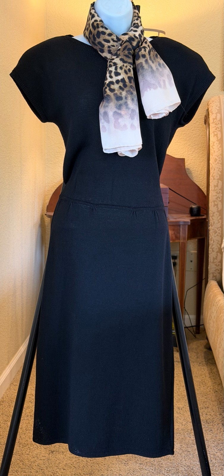 St John knit dress Black cap sleeve