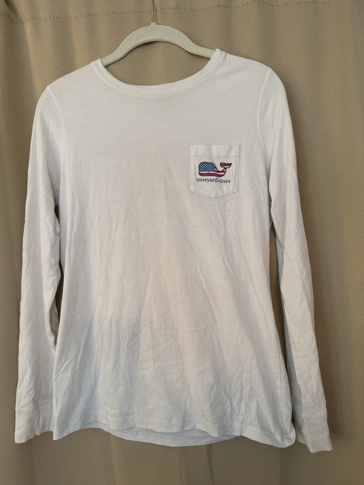 Vineyard Vines Women’s Long Sleeve Graphic American Flag Pocket Tee White XS