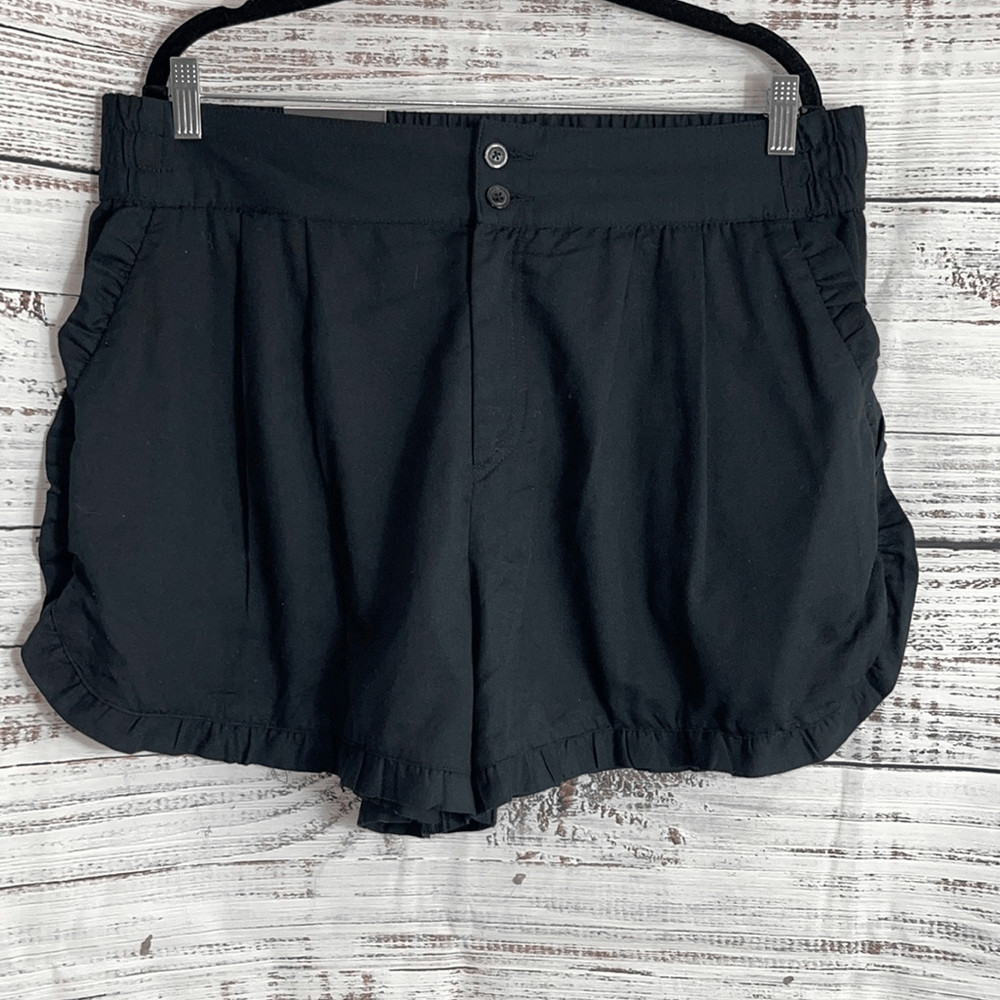 Who what wear Shorts Womens Size 16 high rise ruffle 4 Inches Inseam Black NWT