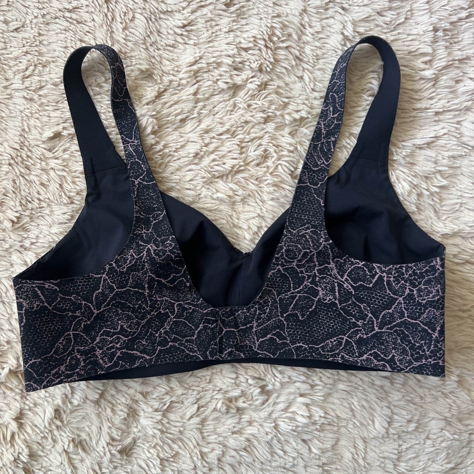 Lululemon Black & Pink Floral Sports Bra With Hook Closure Women’s Size 34C