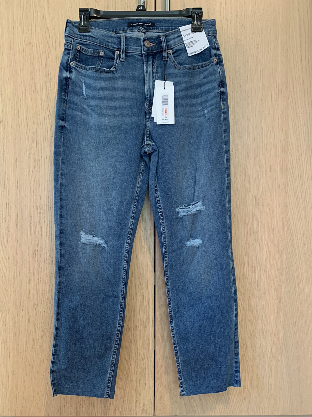 NWT Calvin Klein Jeans Ankle distressed Size 6 (28 Inches)